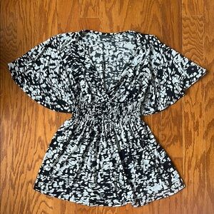Liz Lange Black & White Maternity Top